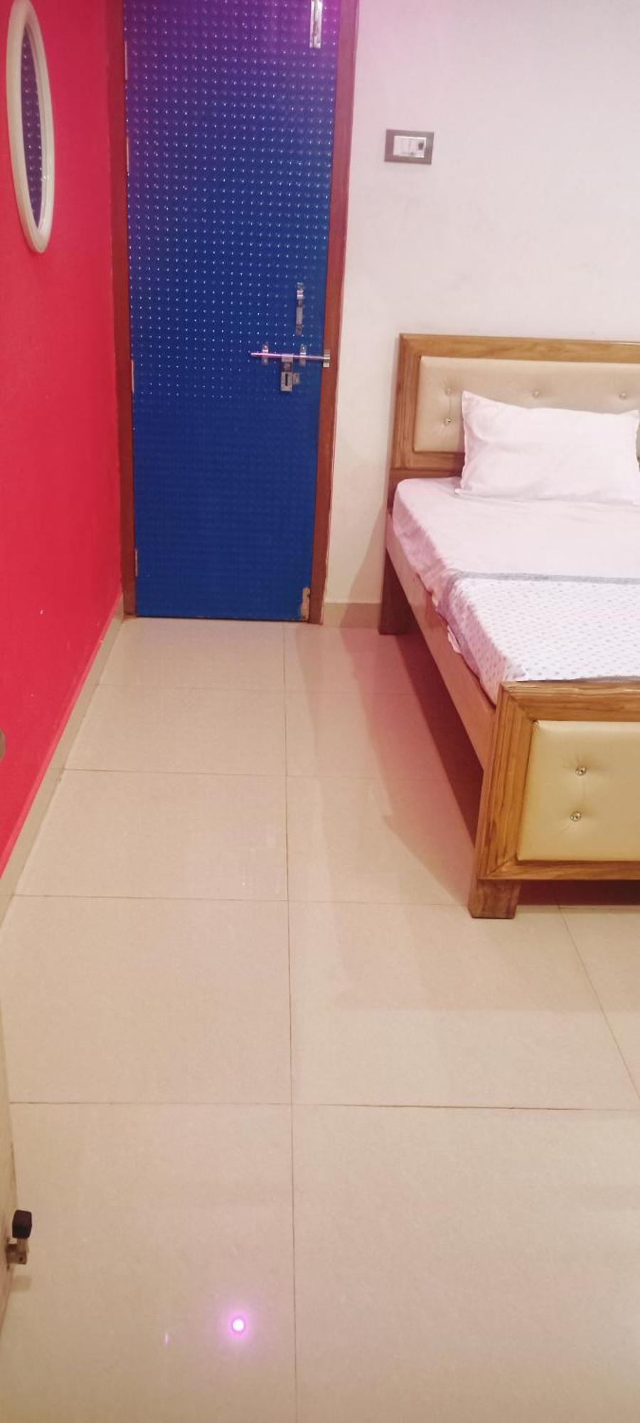 Отель Maa Savitri Gest House Ayodhya Экстерьер фото