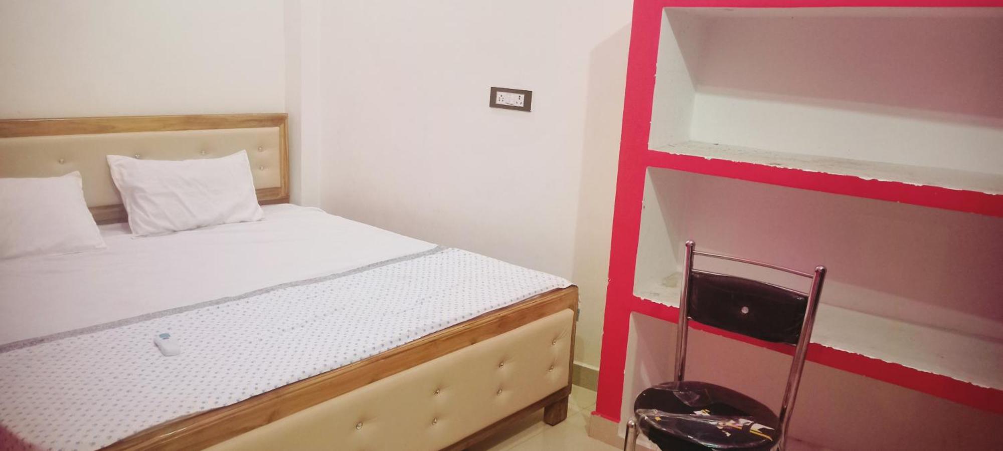 Отель Maa Savitri Gest House Ayodhya Экстерьер фото