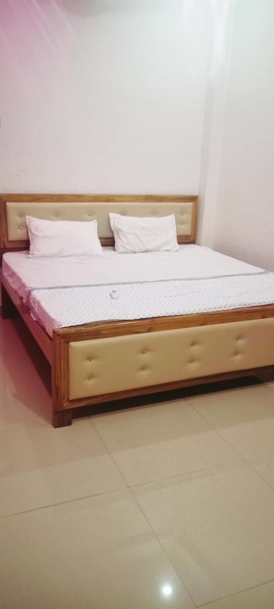 Отель Maa Savitri Gest House Ayodhya Экстерьер фото